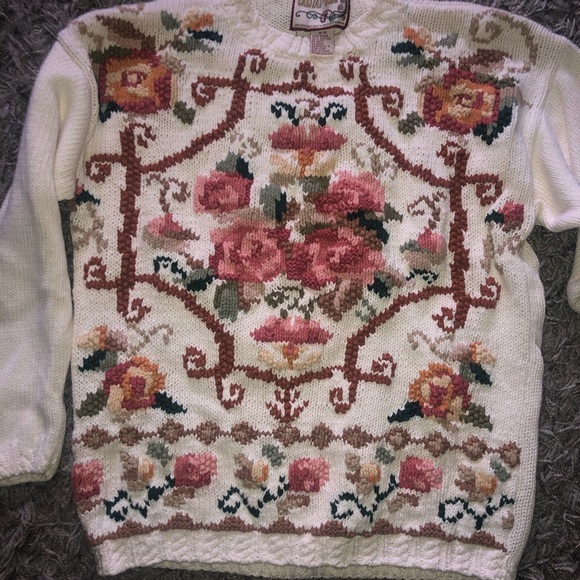 Crystal-Kobe Sweaters, Size M - Picture 6 of 11